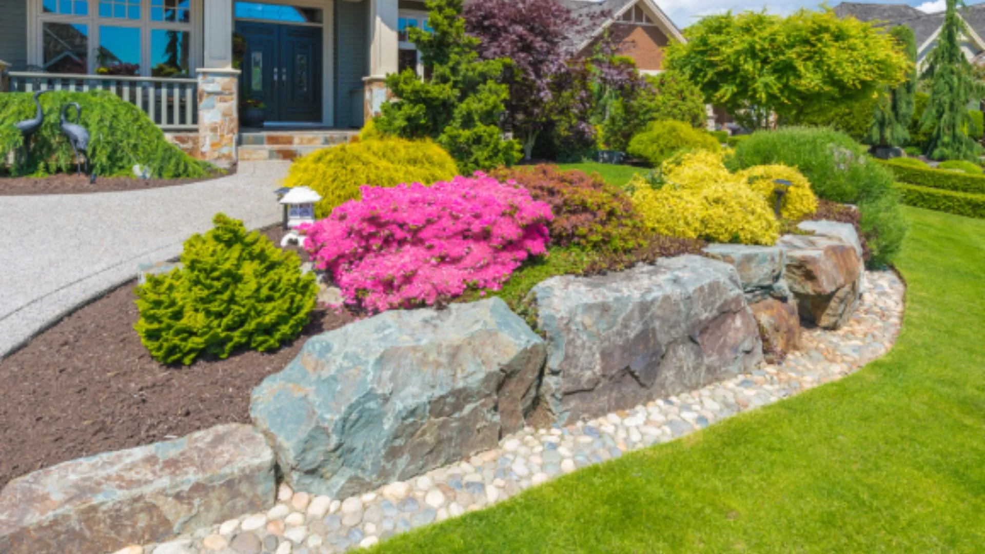 4 Simple Ways to Spruce up Your Landscape Beds for the Summer